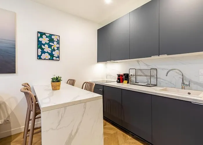 Moderne Pour 4 Proche Arc De Triomphe Appartement