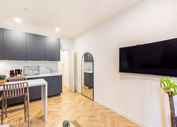Moderne Pour 4 Proche Arc De Triomphe *