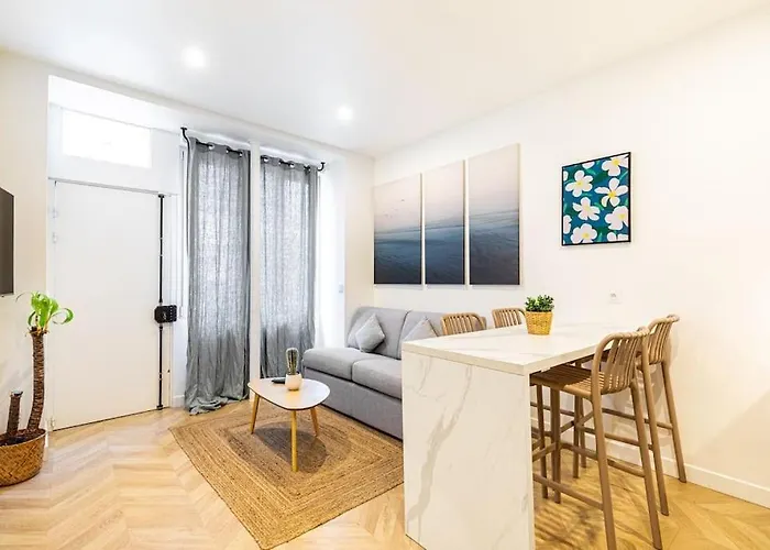 Appartement Moderne Pour 4 Proche Arc De Triomphe