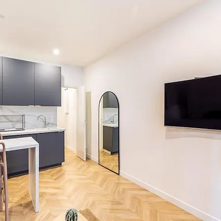 Moderne Pour 4 Proche Arc De Triomphe *