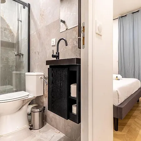 Moderne Pour 4 Proche Arc De Triomphe *