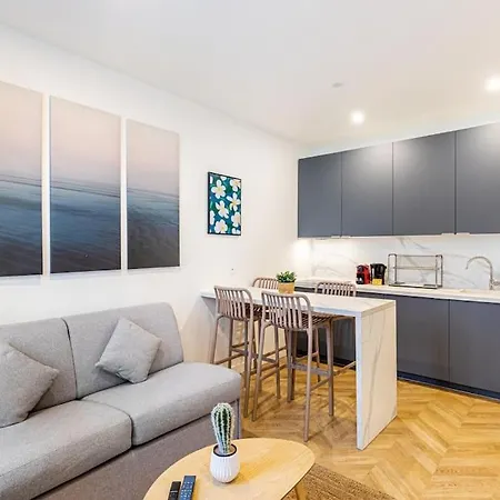 Moderne Pour 4 Proche Arc De Triomphe *