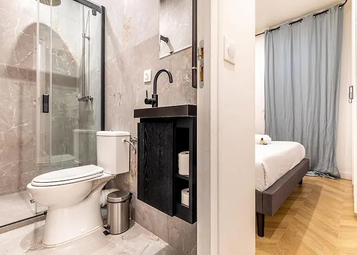 Moderne Pour 4 Proche Arc De Triomphe *