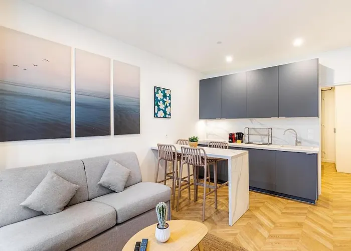 Moderne Pour 4 Proche Arc De Triomphe *